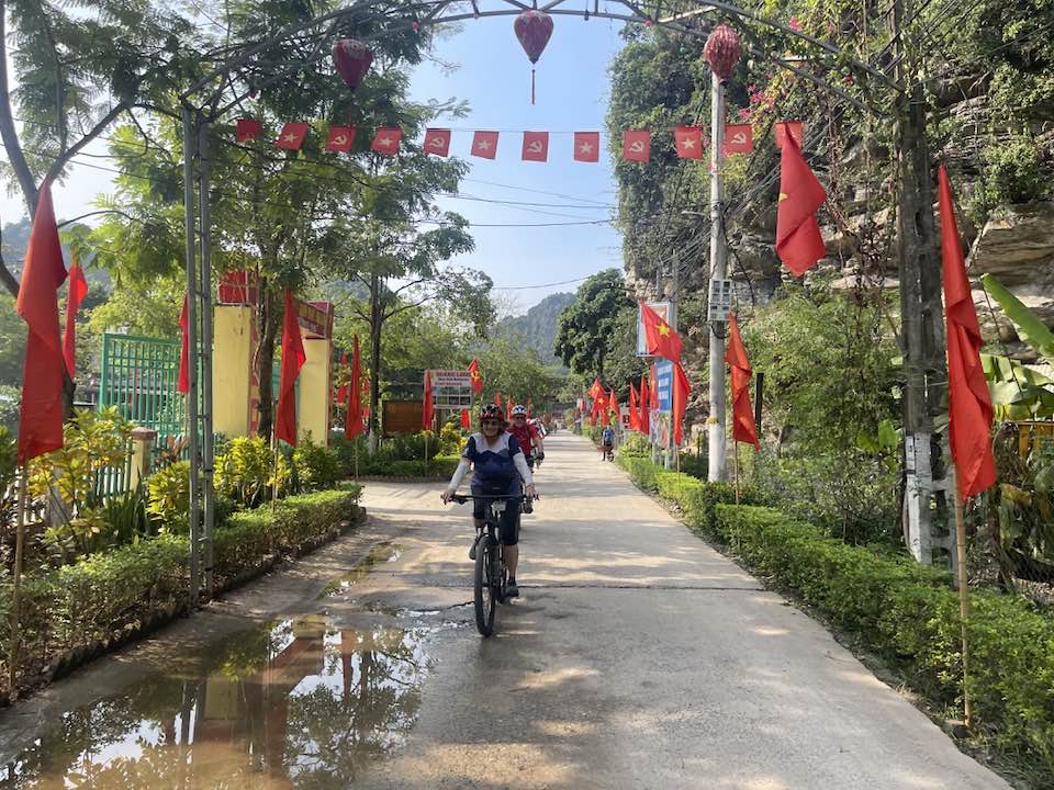 9 Days Hanoi Cycle to Hoian Along the Coastlines